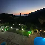 Avra Sunset Sea View Apartahotel 3*